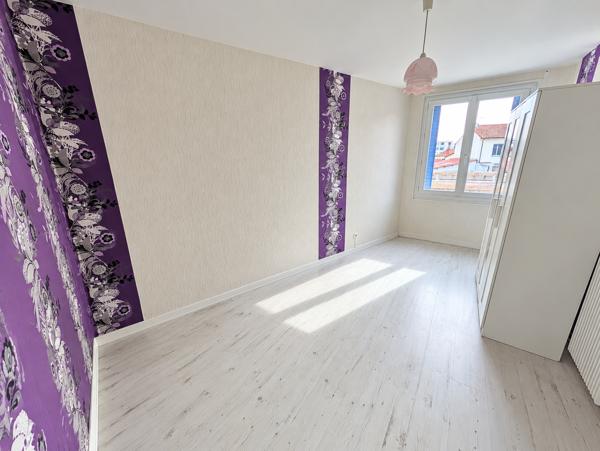 À découvrir, bel appartement T4 de 73 m², situé au 1er étage