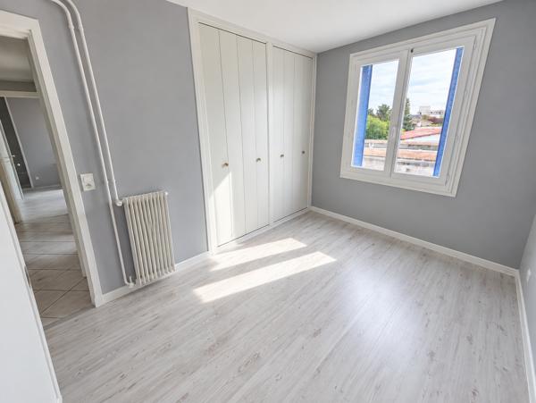 À découvrir, bel appartement T4 de 73 m², situé au 1er étage