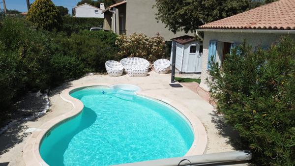 Lambesc (13410) Belle villa de 135 m2 de plain pied plus sous sol et cave avec garage , sur 600 m2 avec double accés sur deux