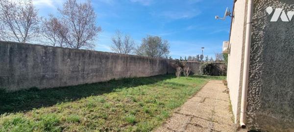 Maison d'habitation de type 3 avec garage érigée sur une parcelle de 365 m² 