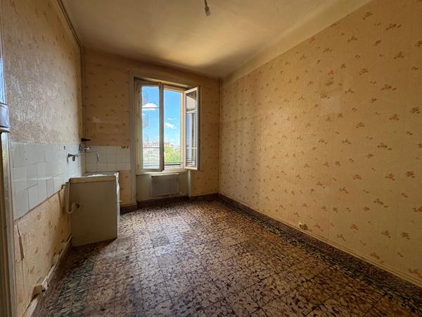 Appartement Lyon 2 pièces à rénover