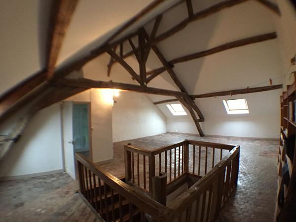 Maison sur la commune d'Armeau de 205 m²