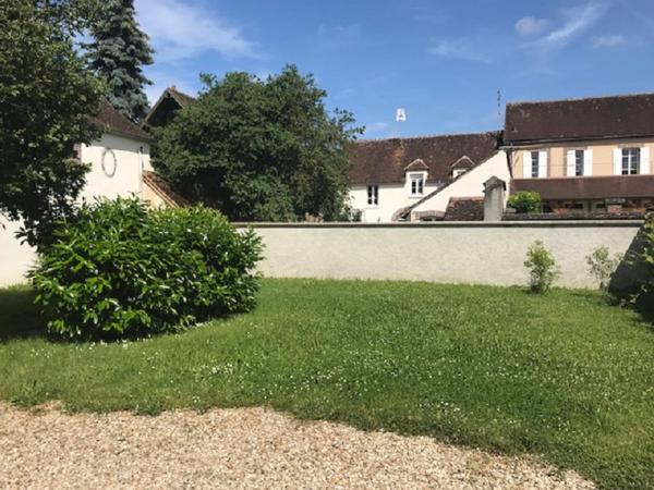 Maison sur la commune d'Armeau de 205 m²