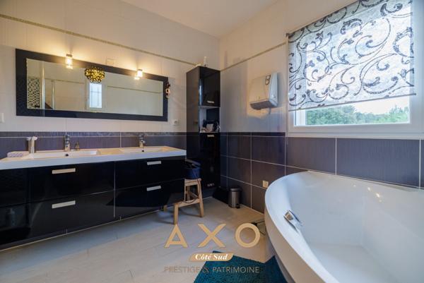 SIMIANE COLLONGUE - MAISON CONTEMPORAINE- 220m² - T6 - PLAIN PIED - PISCINE - TERRAIN 4 000m² - VUE DEGAGEE -  1 480 000 