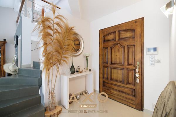 SIMIANE COLLONGUE - MAISON CONTEMPORAINE- 220m² - T6 - PLAIN PIED - PISCINE - TERRAIN 4 000m² - VUE DEGAGEE -  1 480 000 