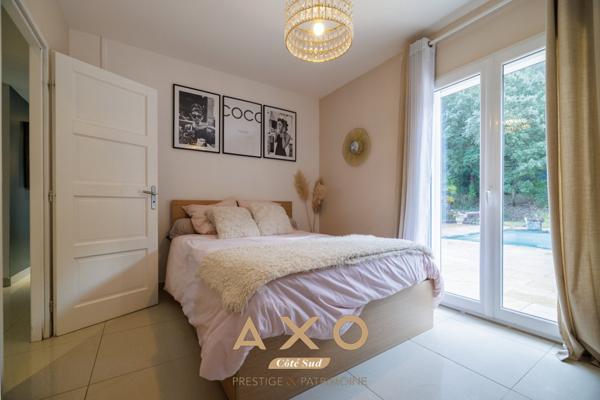 SIMIANE COLLONGUE - MAISON CONTEMPORAINE- 220m² - T6 - PLAIN PIED - PISCINE - TERRAIN 4 000m² - VUE DEGAGEE -  1 480 000 