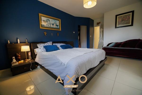 SIMIANE COLLONGUE - MAISON CONTEMPORAINE- 220m² - T6 - PLAIN PIED - PISCINE - TERRAIN 4 000m² - VUE DEGAGEE -  1 480 000 