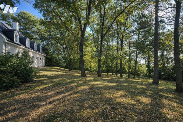 ROCHECORBON – 10 MIN DE TOURS
Maison familiale au cœur des vignes - 5 chambres - Parc de 3 410 m²