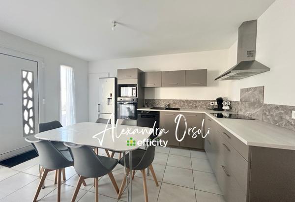 Maison
         4 pièces
        - 80 m² 330 000 € *