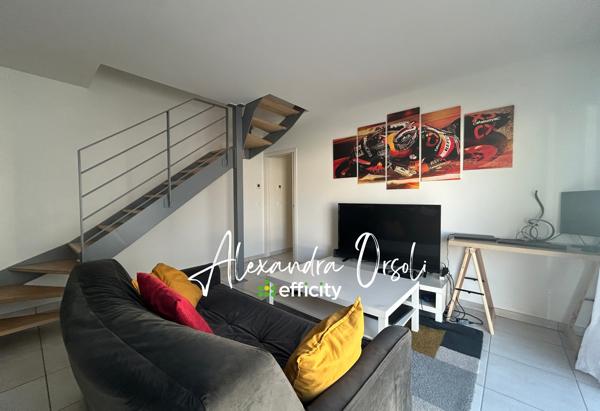 Maison
         4 pièces
        - 80 m² 330 000 € *
