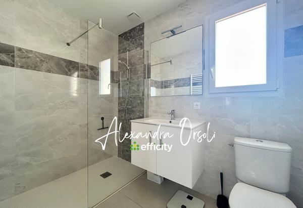 Maison
         4 pièces
        - 80 m² 330 000 € *