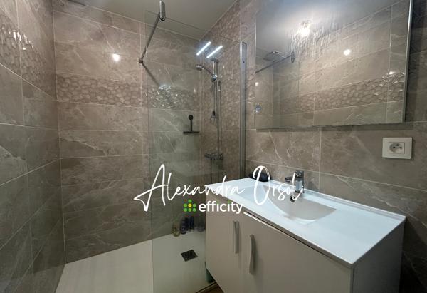 Maison
         4 pièces
        - 80 m² 330 000 € *