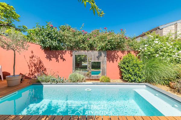 L’échoppe rénovée avec piscine et dépendance