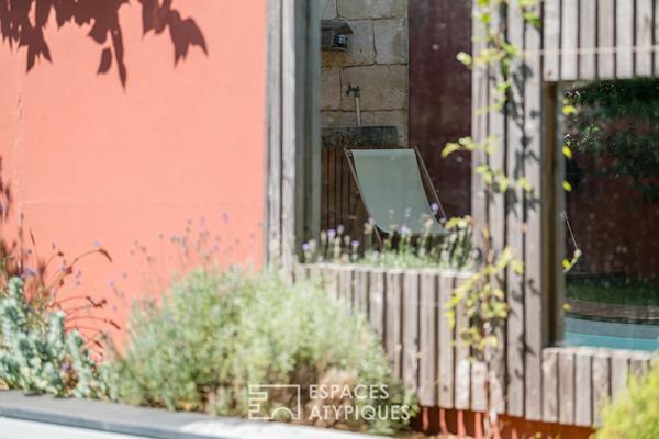 L’échoppe rénovée avec piscine et dépendance