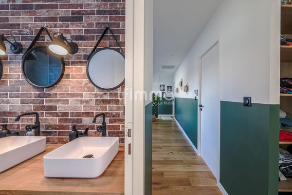 Demeure contemporaine avec piscine, spa et studio indépendant