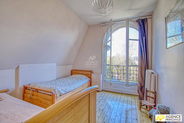 Versailles Les Prés Maison exceptionnelle de 320 m² au sol sur une parcelle de 550 m² €2 990 000 ** - Référence 26606