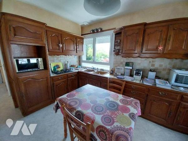 VITRE.  Dans impasse tranquille proche centre ville, charmante maison de 61,25 m2 Hab. et jardi...