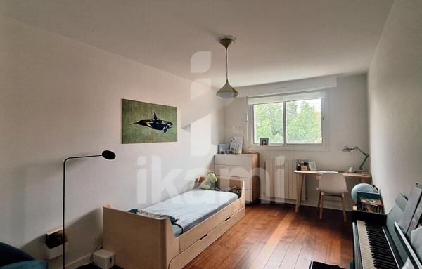 Maison contemporaine et lumineuse avec piscine privée   Quartier prisé de Caudéran