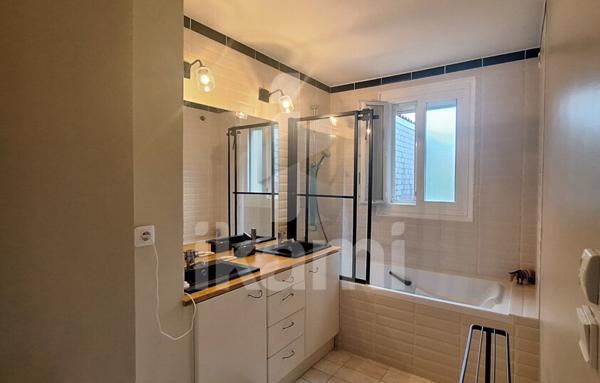 Maison contemporaine et lumineuse avec piscine privée   Quartier prisé de Caudéran