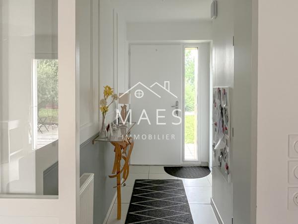 Maison semi individuelle – garage, jardin, parking