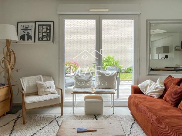 Maison semi individuelle – garage, jardin, parking