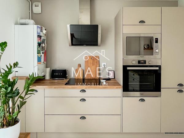 Maison semi individuelle – garage, jardin, parking