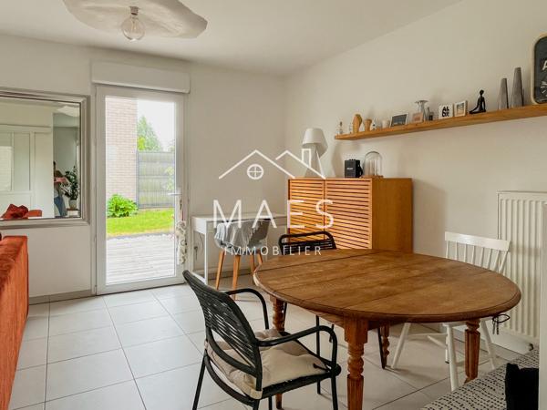 Maison semi individuelle – garage, jardin, parking