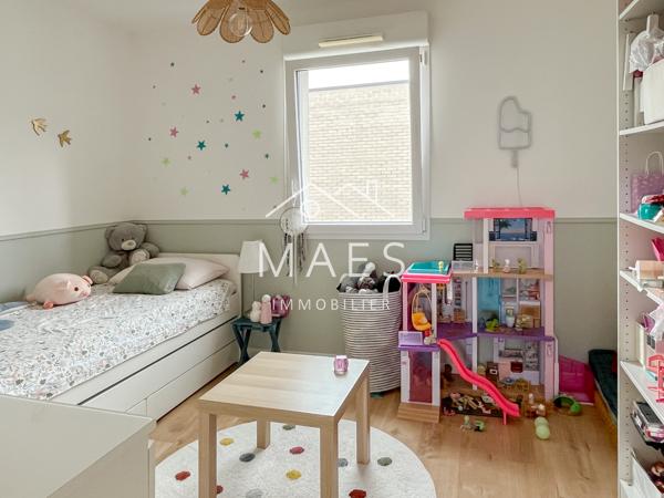 Maison semi individuelle – garage, jardin, parking