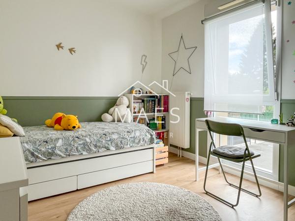 Maison semi individuelle – garage, jardin, parking
