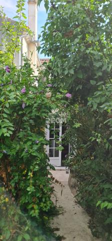 Rochefort (17300) EXCEPTIONNEL MAISON 5 pièces 3 chambres 120 m² - 17300 Rochefort - Une oasis de verdure au coeur du centre-vil