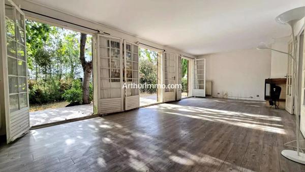 Vente                                                      Maison
                        
                     6 pièces                      141 m2                     à Sucy-en-Brie
