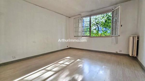 Vente                                                      Maison
                        
                     6 pièces                      141 m2                     à Sucy-en-Brie