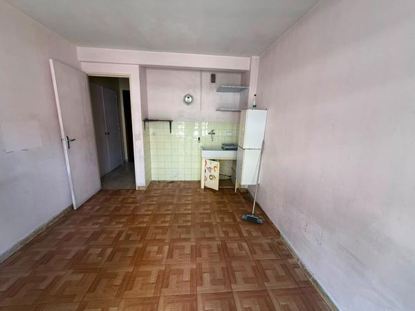 Appartement Le Cannet studio, à rénover balcon proche commerces