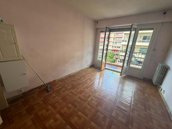 Appartement Le Cannet studio, à rénover balcon proche commerces