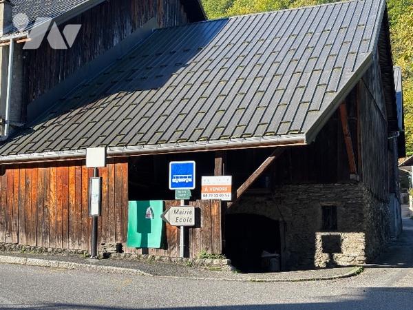 EXCLUSIVITE  ROGNAIX : Bâtiment  à rénover Surface Au sol 331.80 m² - GROS POTENTIEL  .