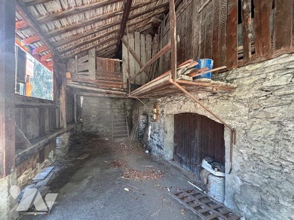 EXCLUSIVITE  ROGNAIX : Bâtiment  à rénover Surface Au sol 331.80 m² - GROS POTENTIEL  .