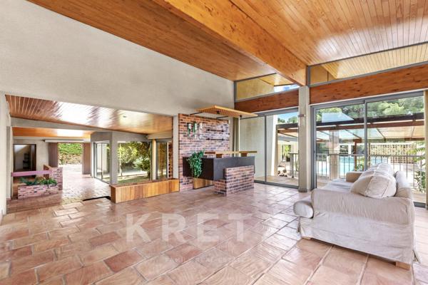 MAISON 12 PIECES A SANARY-SUR-MER SUR 3000 M2 DE TERRAIN ARBORE