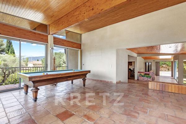 MAISON 12 PIECES A SANARY-SUR-MER SUR 3000 M2 DE TERRAIN ARBORE