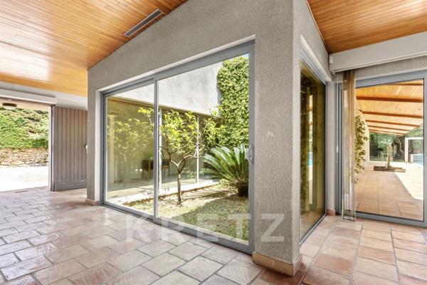 MAISON 12 PIECES A SANARY-SUR-MER SUR 3000 M2 DE TERRAIN ARBORE