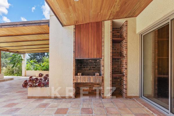 MAISON 12 PIECES A SANARY-SUR-MER SUR 3000 M2 DE TERRAIN ARBORE