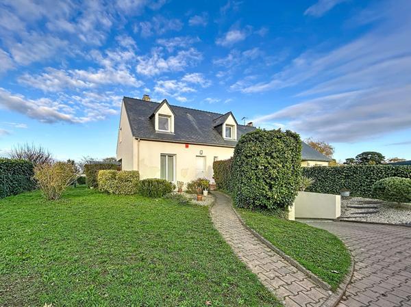 Maison à vendre à la limite d'Angers et de Saint Barthélemy d'Anjou 5 chambres sous sol enterré