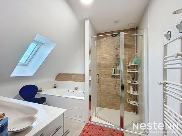 Maison à vendre à la limite d'Angers et de Saint Barthélemy d'Anjou 5 chambres sous sol enterré