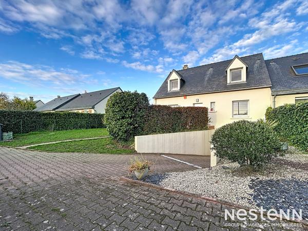 Maison à vendre à la limite d'Angers et de Saint Barthélemy d'Anjou 5 chambres sous sol enterré