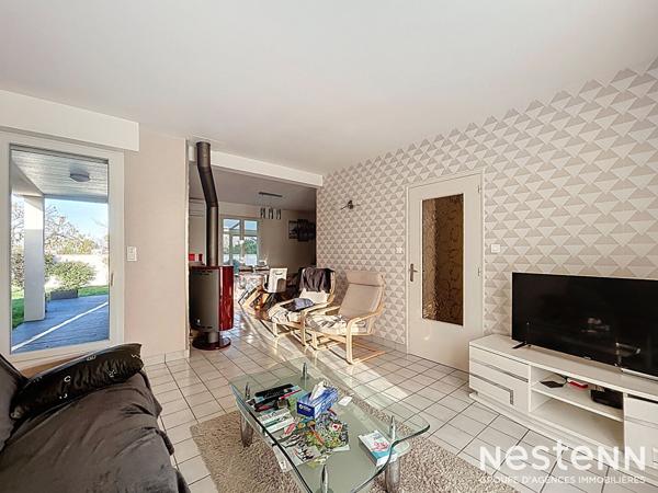 Maison à vendre à la limite d'Angers et de Saint Barthélemy d'Anjou 5 chambres sous sol enterré