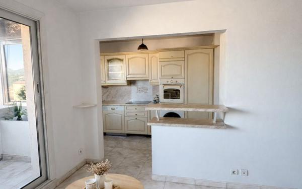 Appartement à vendre    4 pièces • 83,79 m2 Marseille 11