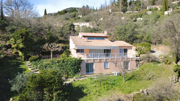 Maison d'exception 244m² à Bargemon : Vue Panoramique et Piscine