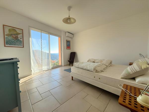 Maison d'exception 244m² à Bargemon : Vue Panoramique et Piscine