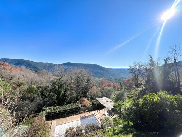 Maison d'exception 244m² à Bargemon : Vue Panoramique et Piscine