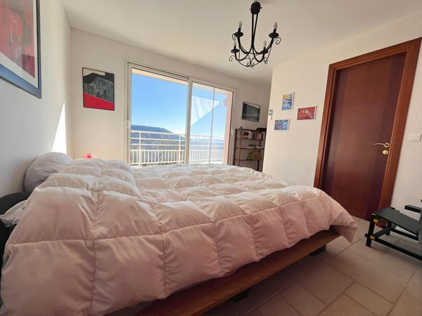 Maison d'exception 244m² à Bargemon : Vue Panoramique et Piscine