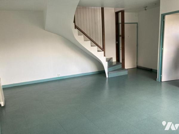 En hyper ventre ville appartement de type 3 en duplex disposant d'un emplacement de parking fermé 